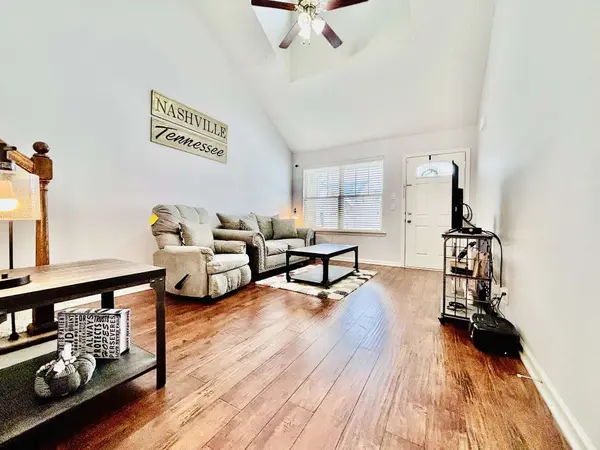 909 Granville Dr, Murfreesboro, TN 37128