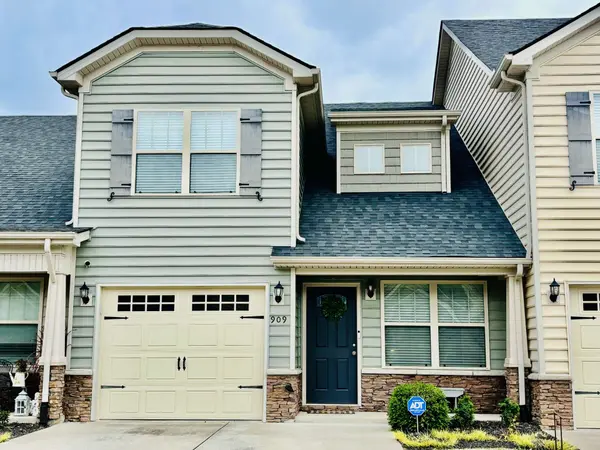 909 Granville Dr, Murfreesboro, TN 37128