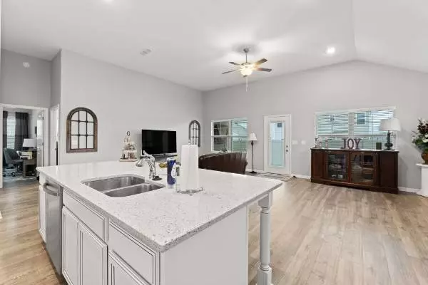 3671 Stormy Ln, Rockvale, TN 37153-6701