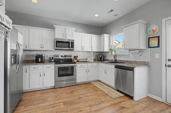 202 Bell Forge Ct, White Bluff, TN 37187