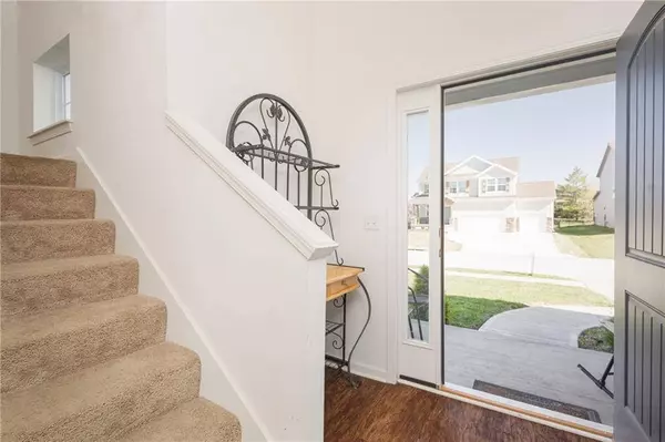 1423 SW FAIRFAX RD, Lee's Summit, MO 64083