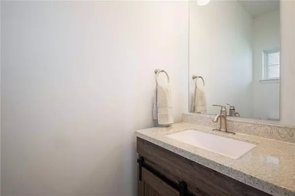 1423 SW FAIRFAX RD, Lee's Summit, MO 64083