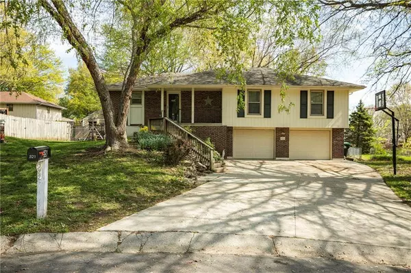 521 NE Johnston DR, Blue Springs, MO 64014