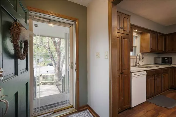 521 NE Johnston DR, Blue Springs, MO 64014