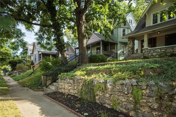 4137 Holmes ST, Kansas City, MO 64110