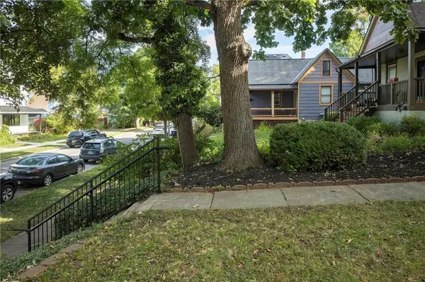 4137 Holmes ST, Kansas City, MO 64110