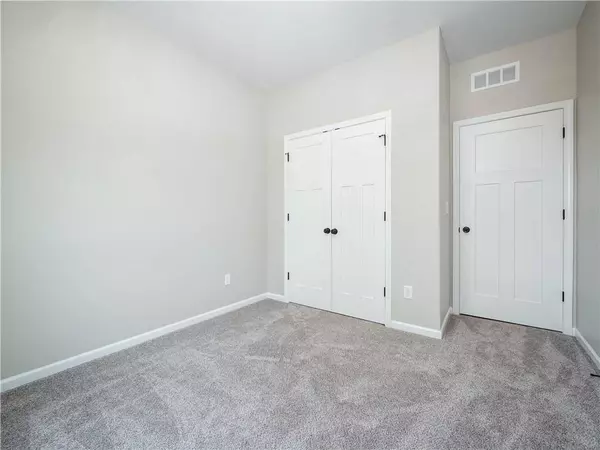 1303 NE Redwood CT, Oak Grove, MO 64075