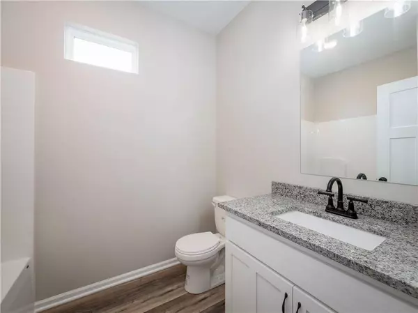 1303 NE Redwood CT, Oak Grove, MO 64075