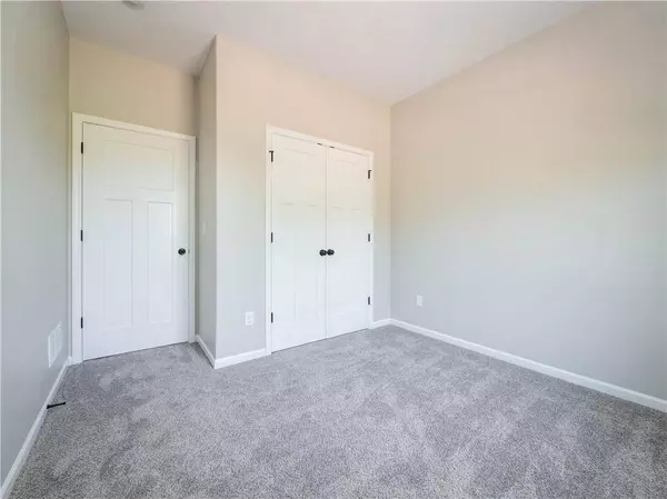 1303 NE Redwood CT, Oak Grove, MO 64075