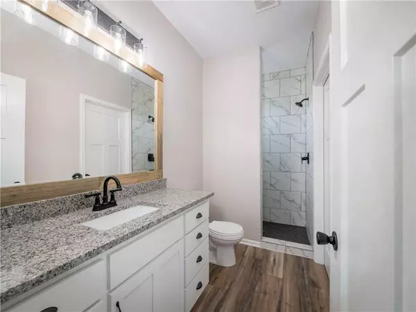 1303 NE Redwood CT, Oak Grove, MO 64075