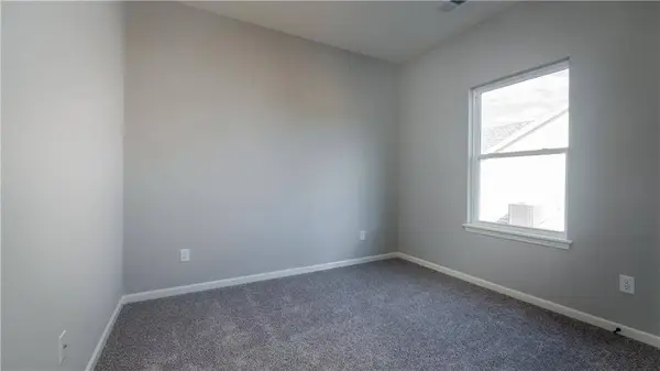 1405 NE White Oaks Lane LN, Oak Grove, MO 64075