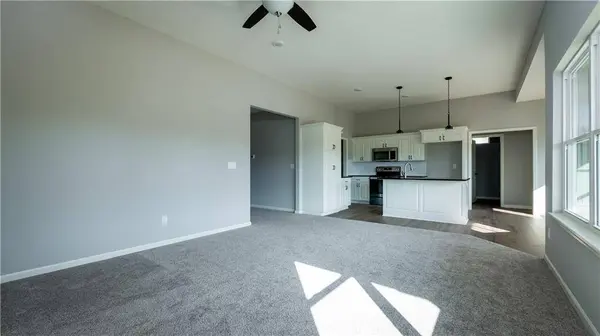 1405 NE White Oaks Lane LN, Oak Grove, MO 64075