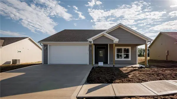 1405 NE White Oaks Lane LN, Oak Grove, MO 64075