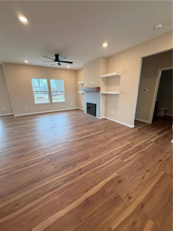 1308 NE White Oaks LN, Oak Grove, MO 64075