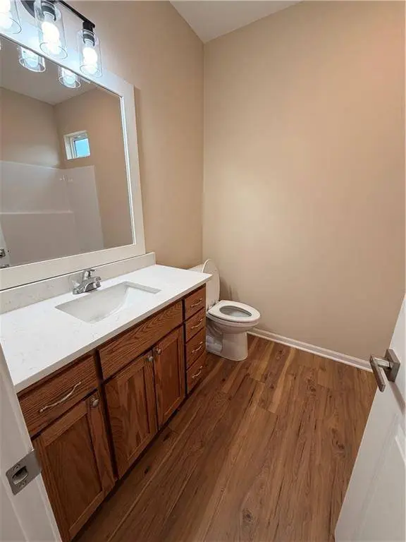 1308 NE White Oaks LN, Oak Grove, MO 64075