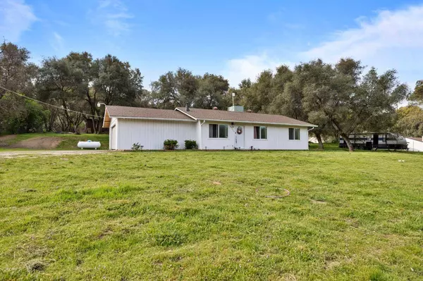 47404 Hopi AVE, Coarsegold, CA 93614