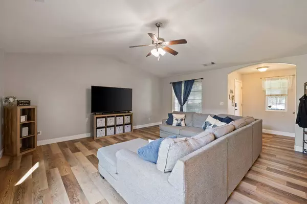 6675 E Montecito AVE, Fresno, CA 93727