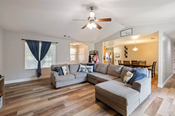 6675 E Montecito AVE, Fresno, CA 93727