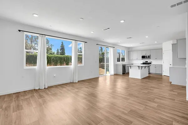5963 W Laguna AVE, Fresno, CA 93722