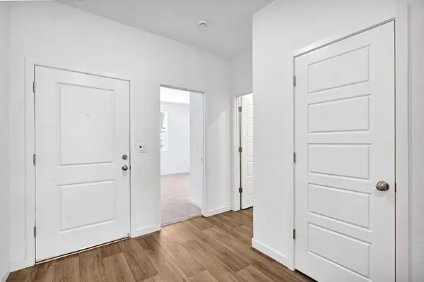 5963 W Laguna AVE, Fresno, CA 93722