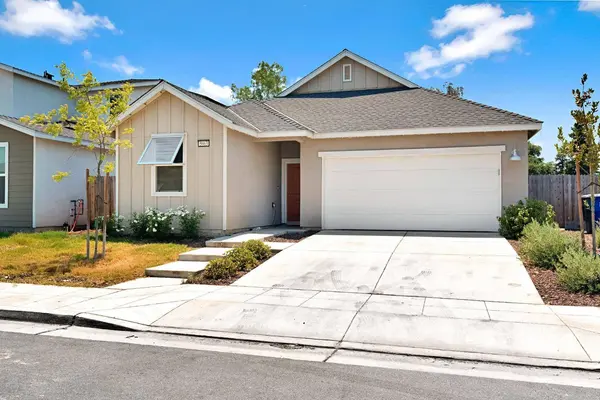 5963 W Laguna AVE, Fresno, CA 93722