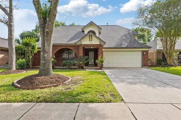 4826 Pecan Grove DR, Pearland, TX 77584