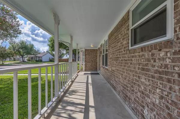 15426 Woodhorn DR, Houston, TX 77062