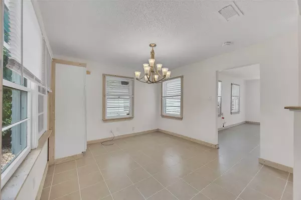 3103 Avenue H, Dickinson, TX 77539