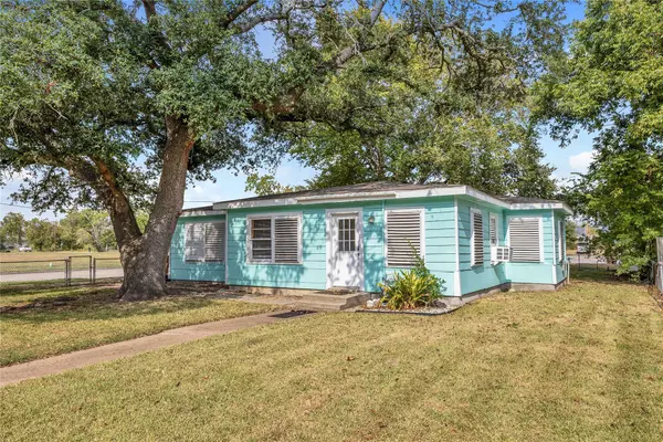 3103 Avenue H, Dickinson, TX 77539