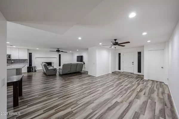 10803 N 55TH Avenue, Glendale, AZ 85304