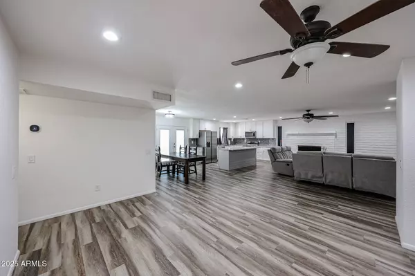 10803 N 55TH Avenue, Glendale, AZ 85304