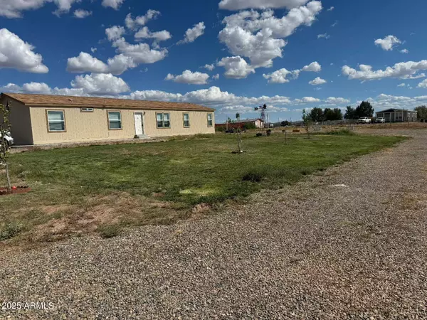 575 W RANCH HOUSE Road, Paulden, AZ 86334