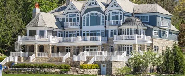 feature image of Buying a Home in Lake Geneva, WI: Downtown, Geneva Lake, Condos and Country Property