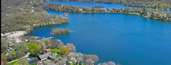 feature image of Geneva Lake Area Lakes | A Regional Guide to Lake Geneva's 17 lakes.