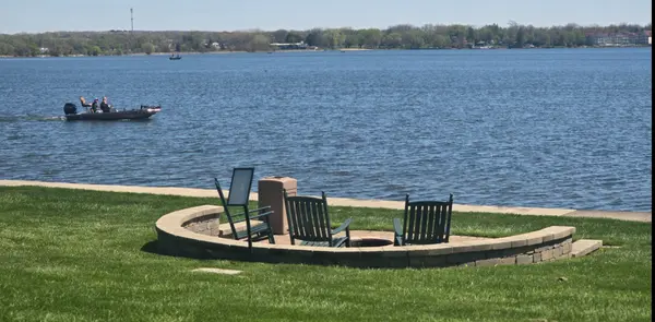 Selling a Home on Delavan Lake or the Smaller Walworth County Lakes,Kim & Joel Reyenga