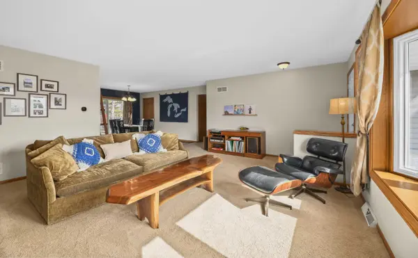 2512 Rebecca Dr, Caledonia, WI 53402-1649