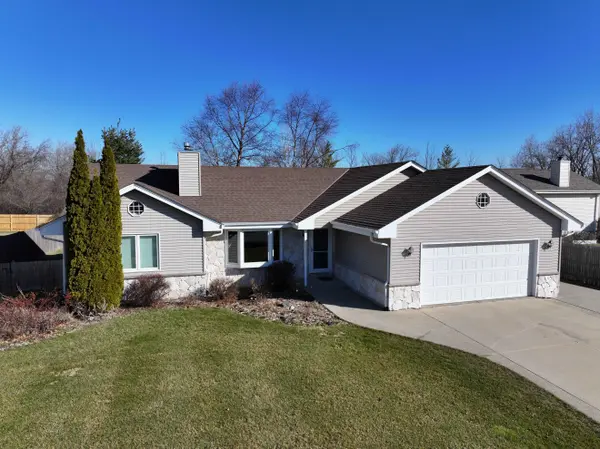 2512 Rebecca Dr, Caledonia, WI 53402-1649