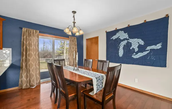 2512 Rebecca Dr, Caledonia, WI 53402