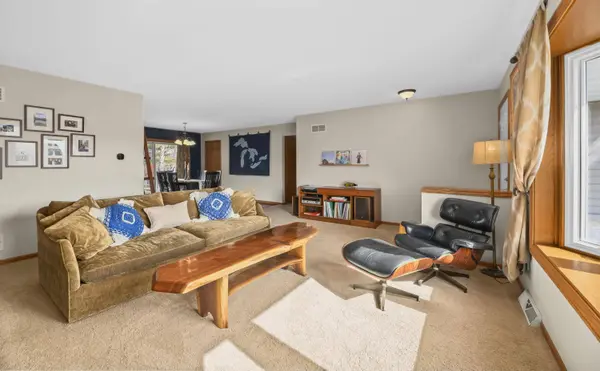 2512 Rebecca Dr, Caledonia, WI 53402