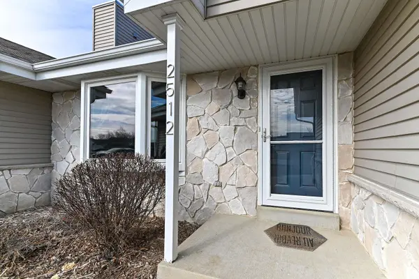 2512 Rebecca Dr, Caledonia, WI 53402