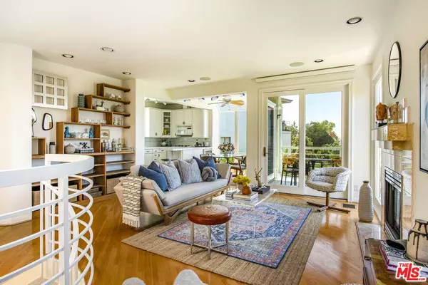 6180 Rockcliff Dr, Los Angeles, CA 90068