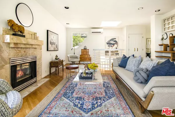 6180 Rockcliff Dr, Los Angeles, CA 90068