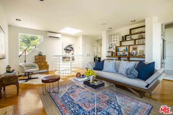 6180 Rockcliff Dr, Los Angeles, CA 90068