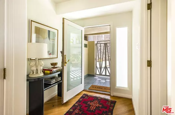 6180 Rockcliff Dr, Los Angeles, CA 90068