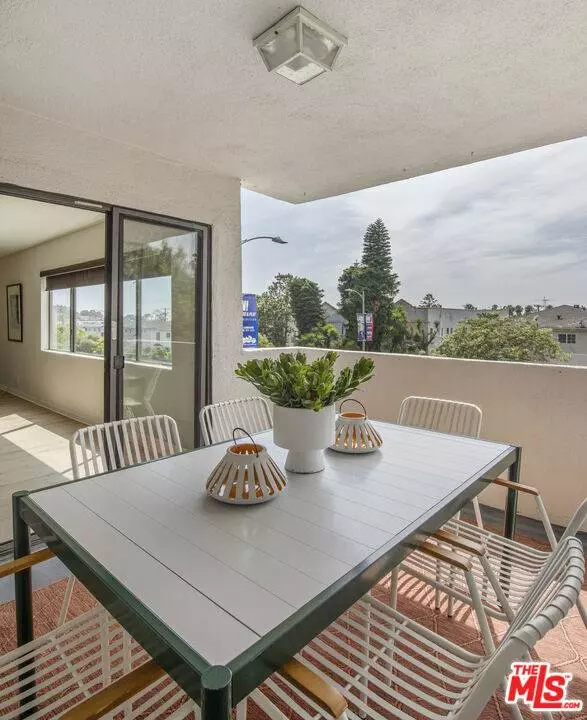 1930 N Vermont AVE #201, Los Angeles, CA 90027