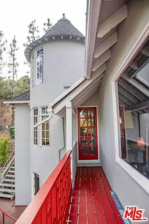 2882 Belden Dr, Los Angeles, CA 90068