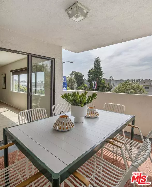 1930 N Vermont Ave #201, Los Angeles, CA 90027