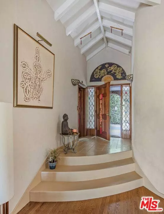 2882 Belden Dr, Los Angeles, CA 90068