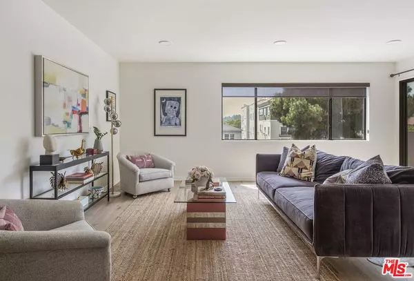 1930 N Vermont Ave #201, Los Angeles, CA 90027