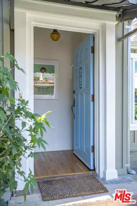 1355 N Benton Way, Los Angeles, CA 90026